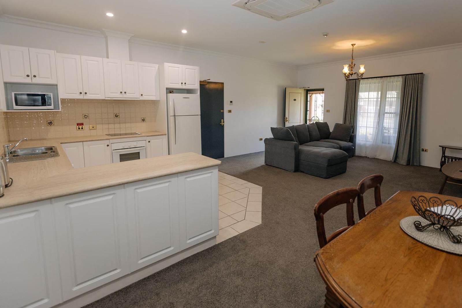The Lawson Riverside Motel Wagga Wagga